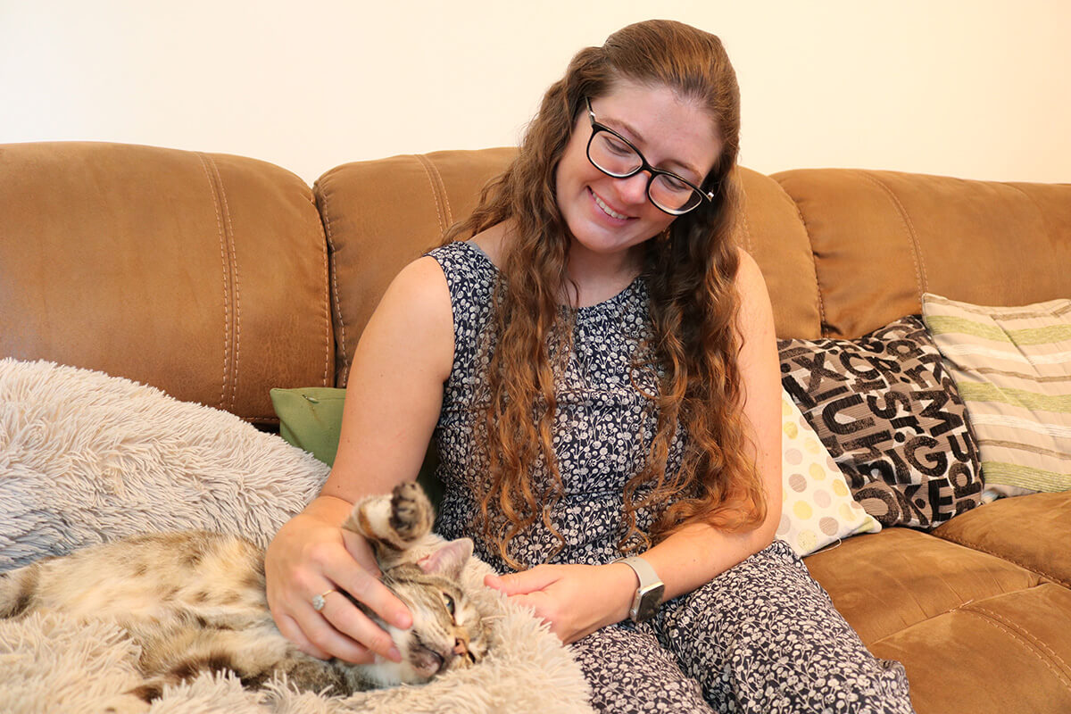 Bella tente de battre le record du ronronnement le plus fort!